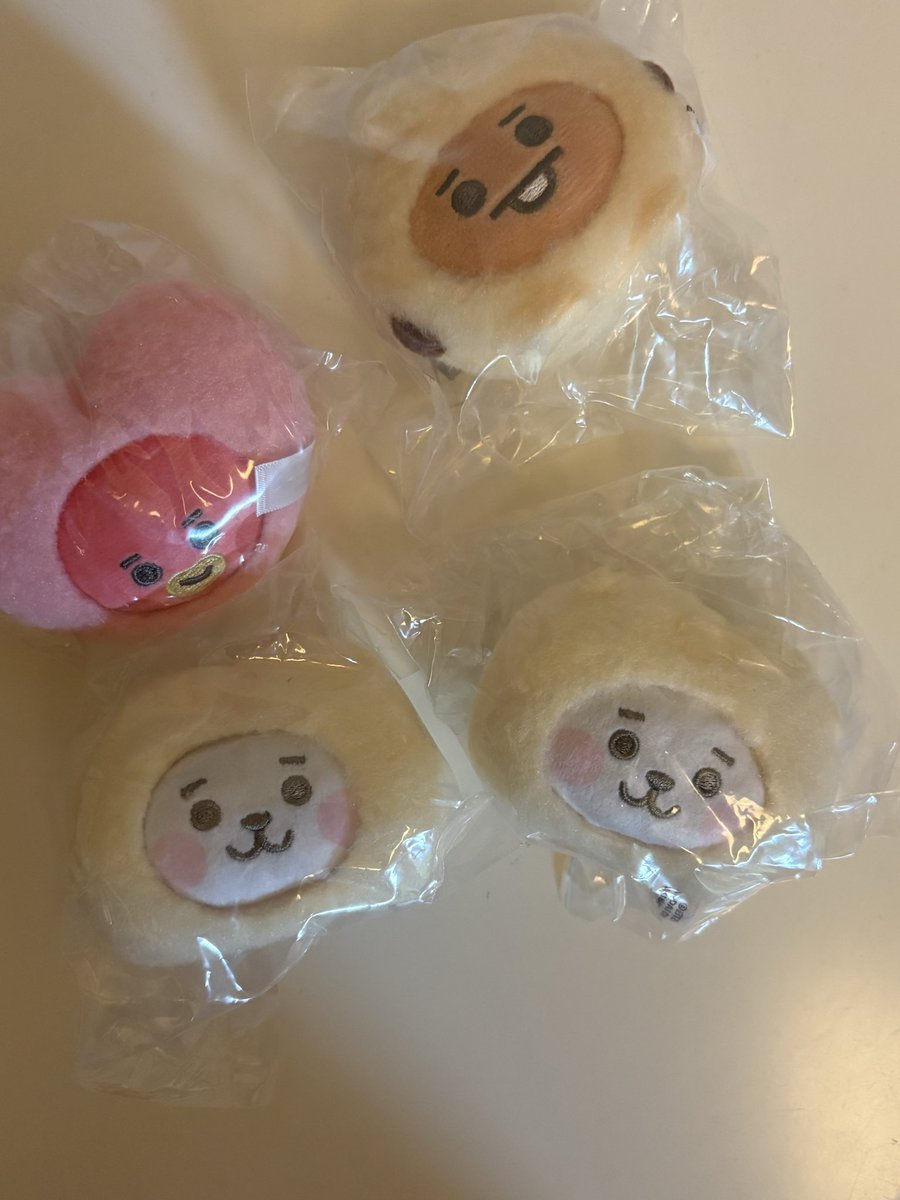 yuko101324's tweet photo. bt21ぬいぐるみクリップ

譲　RJ  SHOOKY TATA 
求　CHIMMY
郵送希望です。
お気軽にお声掛けください。
#bt21#btsガチャ交換 https://t.co/x3weRKEuMK