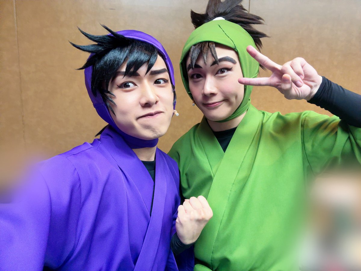 kengouhata's tweet photo. ･
#忍ゲキ 6日目夜公演💚
ご来場いただきました皆々様、
誠にありがとうございました！！！

三之助役の知哉🌴
1枚目家族写真すぎる笑

明日は夜1公演！
よろしくお願いします🔥

✏️🔽
https://t.co/LlPaRh8dxe https://t.co/wkxUjyb1cU