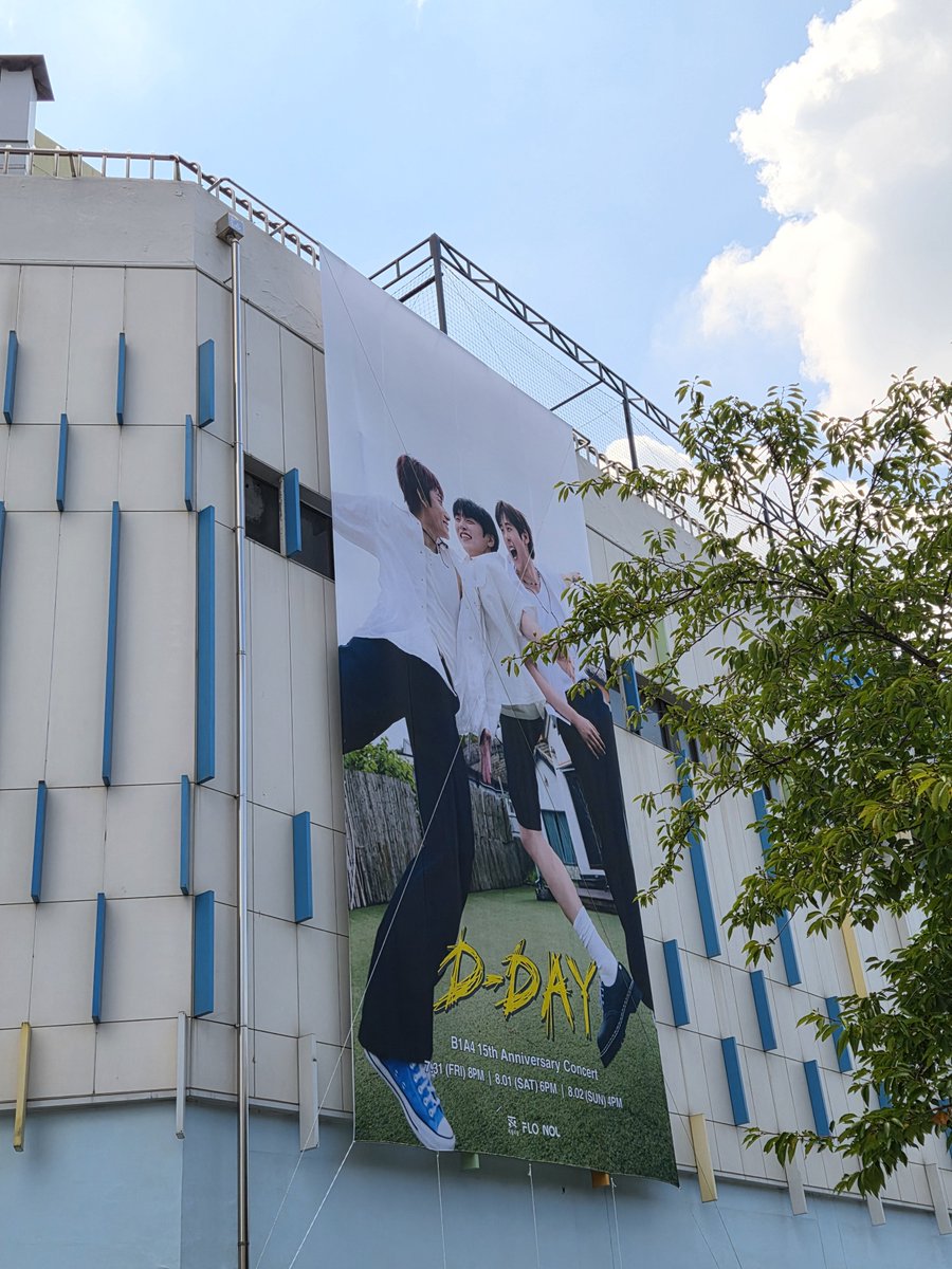 dotori0320's tweet photo. 나 너무 떨리자나 ㅠㅠ https://t.co/EvWqS98dUy