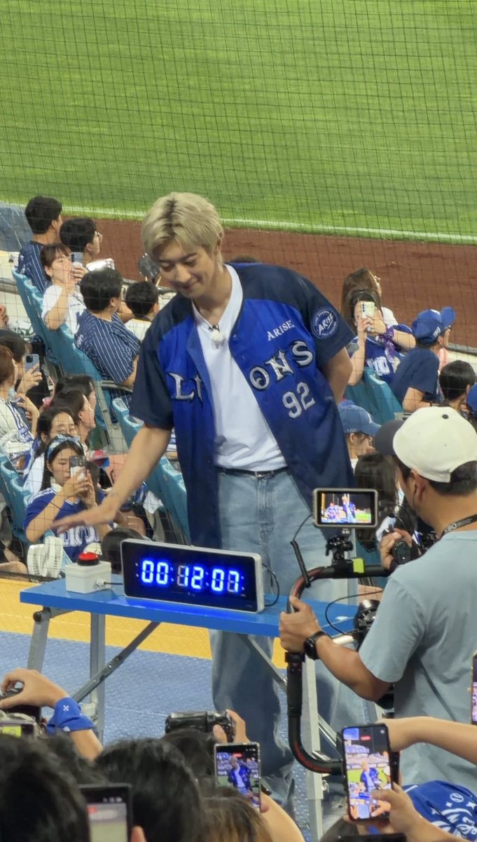 gonnarunforyou's tweet photo. 260730 #엑소 #찬열 #EXO #CHANYEOL
찬열옵 12초 맞추기 게임에서 12.07초로 이기셨음... https://t.co/2imICJvQKs
