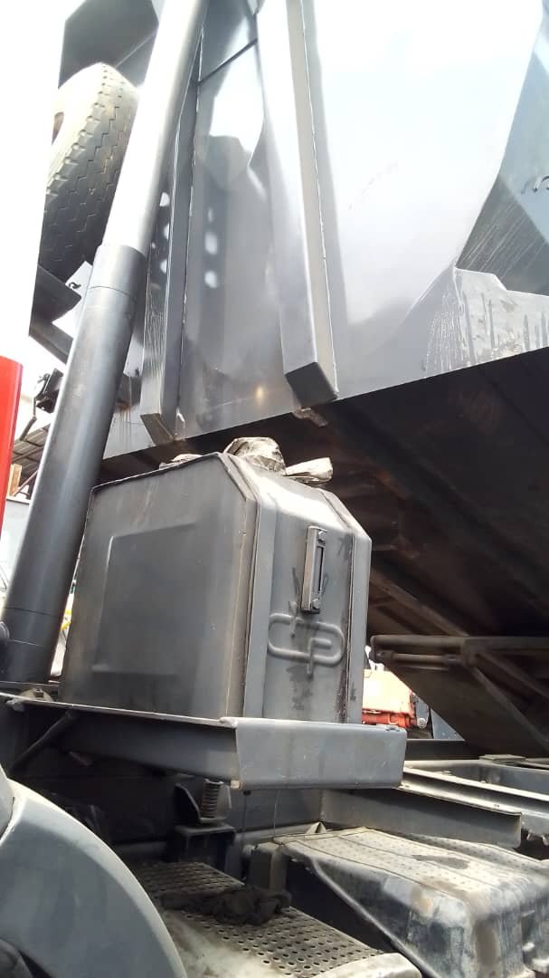 DeProximite's tweet photo. DEUX (2) CAMIONS BENNE À VENDRE !!!
(*) MERCEDES BENZ ACTROS,
TRAKK, 14m3,10 https://t.co/CYWfFpk1hy
