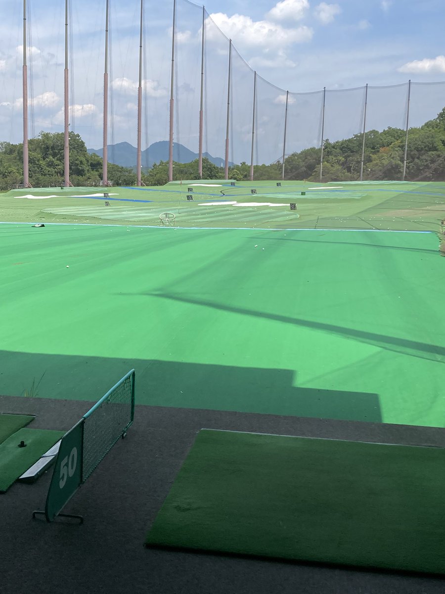 osga_sanda's tweet photo. 三田校の多田です😊今日は月末の平日ですが、お2人の方にお越しいただきました🙇‍♂️ お2人ともテークバック、フォローの時の肘の位置に注意してスウィングしていただきました👌修正前よりも良い打球になり、喜んでいただきました✌️ちょっとしたレッスンで良くなります。#ワンストップゴルフ三田校 https://t.co/AwI39qVkh9