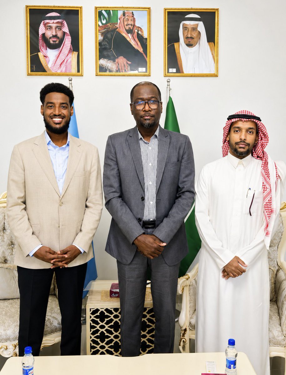 MMCaddow's tweet photo. Excited to meet with the Ambassador  🇸🇦 to 🇸🇴 H.E Ahmed bin Mohammed Al-Mawlid to discuss strengthening collaboration between the Saudi Commission for Health Specialties (SCFHS) and the @NHPCSomalia .Capacity building, and workforce development for the benefit of both countries. https://t.co/dLXWleigXZ