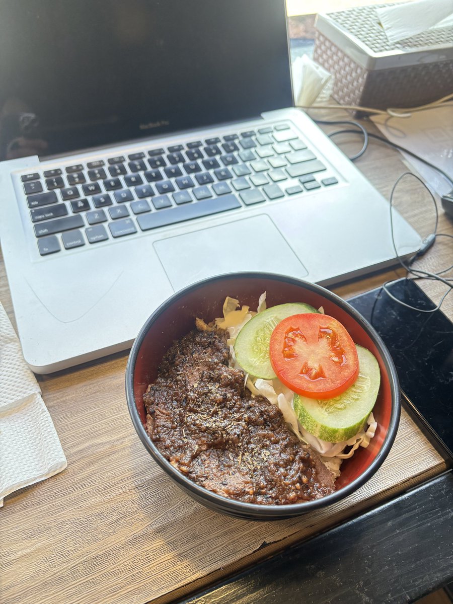 StarsGMediaFood's tweet photo. Rice Bowl Daging Black Pepper 🥩🍚

Daging juicy dengan saus black pepper yang nendang, bikin makan siang makin puas! 😋

Punya UMKM kuliner? kenalkan bisnismu ke lebih banyak pelanggan bareng starsgmediafood! 🚀

#StarsGMediaFood #RiceBowl #BlackPepper #UMKM #KulinerIndonesia https://t.co/v1pEWDZJjq