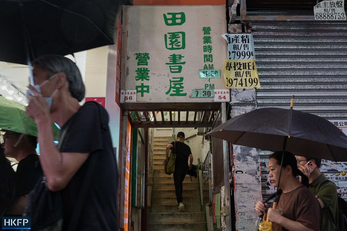 hkfp's tweet photo. Hong Kong's independent Greenfield Bookstore, whose staff were arrested by national security police two weeks ago, has announced its closure. HKFP paid a visit on Thursday as customers made last minute purchases. 

In full: https://t.co/4G0uuyxPkd Photo: Kyle Lam/HKFP. https://t.co/8F5jaxEhMU