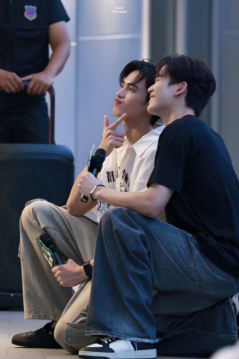 ShuangSilent's tweet photo. Soooo Tall

TSP COZY SIGN AND SMILE 

#งานมหกรรมนิยายนานาชาติ2026xTeshowPing
#TeshowPing https://t.co/TIhpoBNjYp