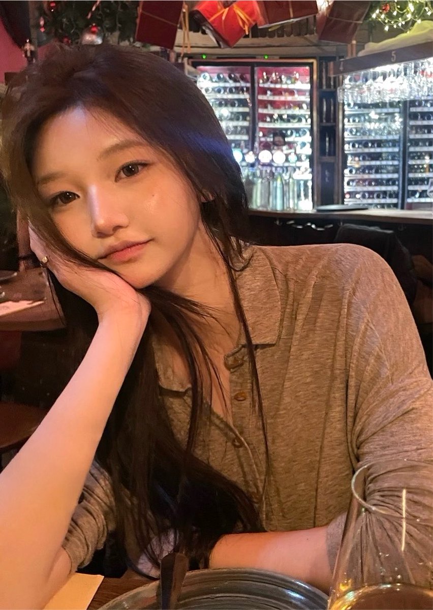 prizmever's tweet photo. [70kg ➡️ 55kg] 
15kg 감량한 다이어트 얼굴 전후 차이 

진짜 다이어트가 최고의 성형 맞음 우울증+폭식+극단적 다이어트+요요 악순환에 갇혀서 매일 울면서 먹던 제가 어떤 루틴으로 살 빼고 탈출했는지 타래로 자세하게 풉니다 https://t.co/Qeog57dPKd