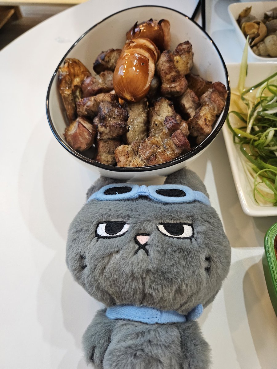 hzns4n's tweet photo. 헤헿 https://t.co/DwU8vELjJw
