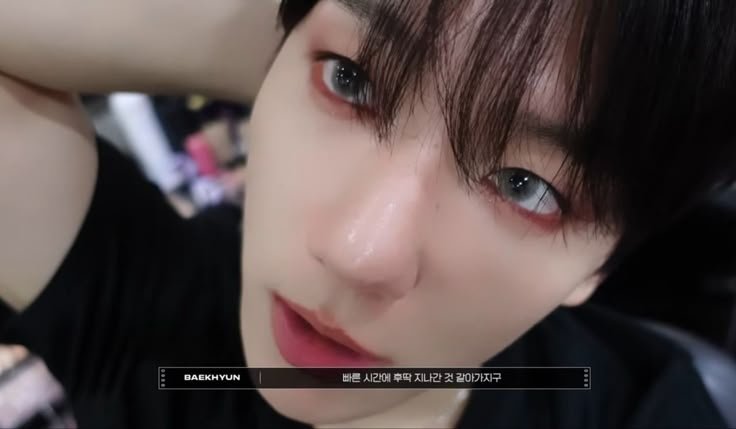 BOXIANx's tweet photo. THE BEST baekhyun eye makeup, nothing can top this one! https://t.co/HxXAmvEu34