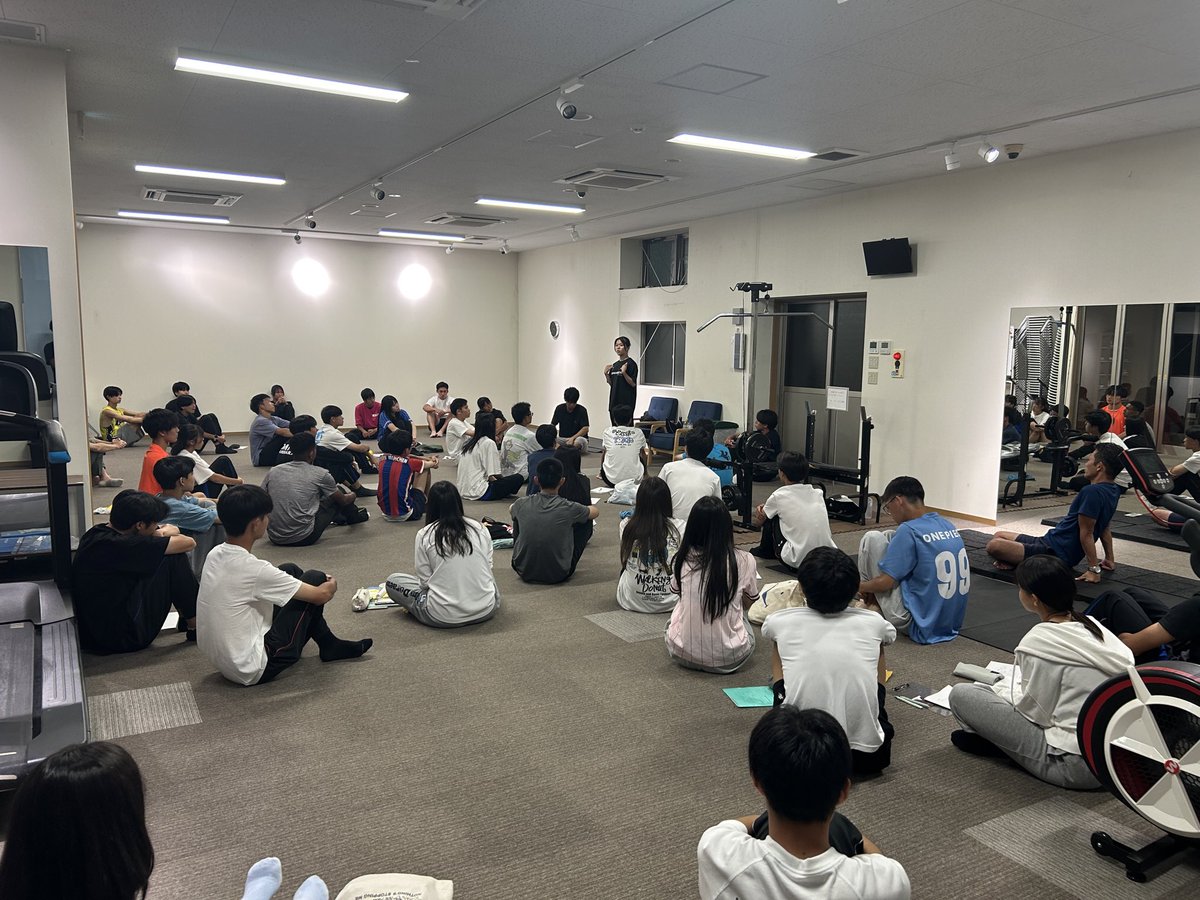 ksatno1's tweet photo. 現在はミーティングを行なっています
本日の振り返りとして、競技・生活の良かった点や改善点を共有しています
この場限りではなく、しっかり明日以降につなげていきましょう
#光明相模原
#KSAT https://t.co/04ecqck2cw
