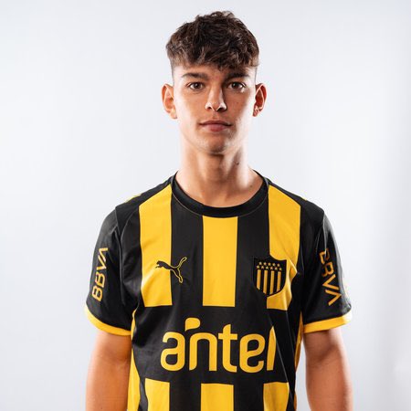 FTrucce18's tweet photo. La delegación y la asesoría jurídica de Peñarol recomendó a Diego Aguirre no utilizar a Thiago Espinosa (y a Jonathan Rodríguez) ante Cerro Largo por el posible reclamo de puntos del resto de equipos, debido a una doble lectura de su habilitación por el párate del fin de semana pasado, ya que la fecha 7 se debió jugar antes de la habilitación de estos jugadores. Peñarol trabajaba pensando en el futbolista en el lateral izquierdo para enfrentar a Cerro Largo. La recomendación se hizo en la jornada de ayer.

Información en conjunto con @hernanbraga1
