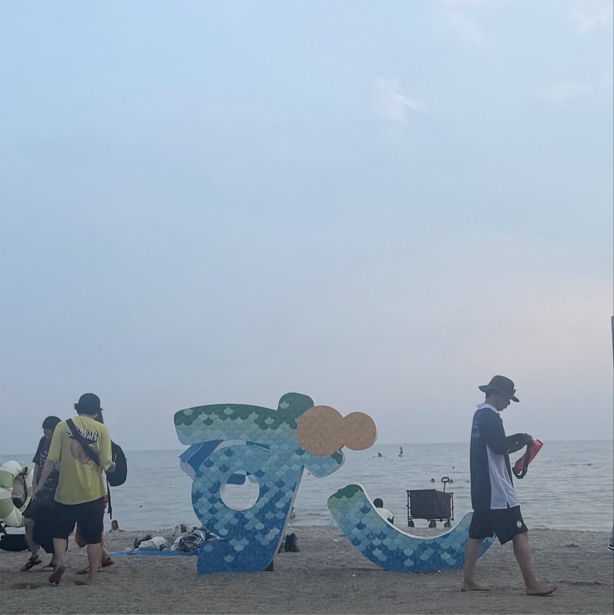 choir_parlando's tweet photo. 【ぱるらんど練習報告👐】
先日の練習は逗子のホールでじっくりロング練🌊⛱️
ホールでしか味わえない響きを感じつつ、しっかり課題と向き合いました！

練習後には海に行ってBBQやスイカ割りをしました✨🏝️🥩🍉
合唱も夏も全力で満喫した1日でした！！ https://t.co/w1e9tXBD84