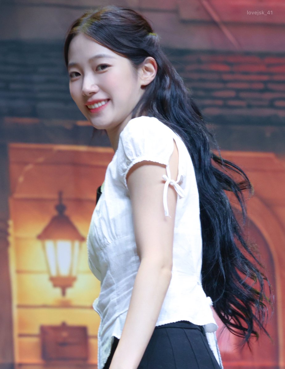 lovejsk_41's tweet photo. 260722 MP Fansign

#르세라핌 #LE_SSERAFIM 
#카즈하 #KAZUHA #カズハ https://t.co/FB6b5KFtQ2