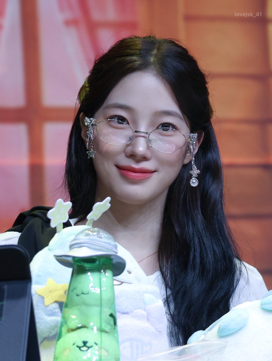 lovejsk_41's tweet photo. 260722 MP Fansign

#르세라핌 #LE_SSERAFIM 
#카즈하 #KAZUHA #カズハ https://t.co/FB6b5KFtQ2