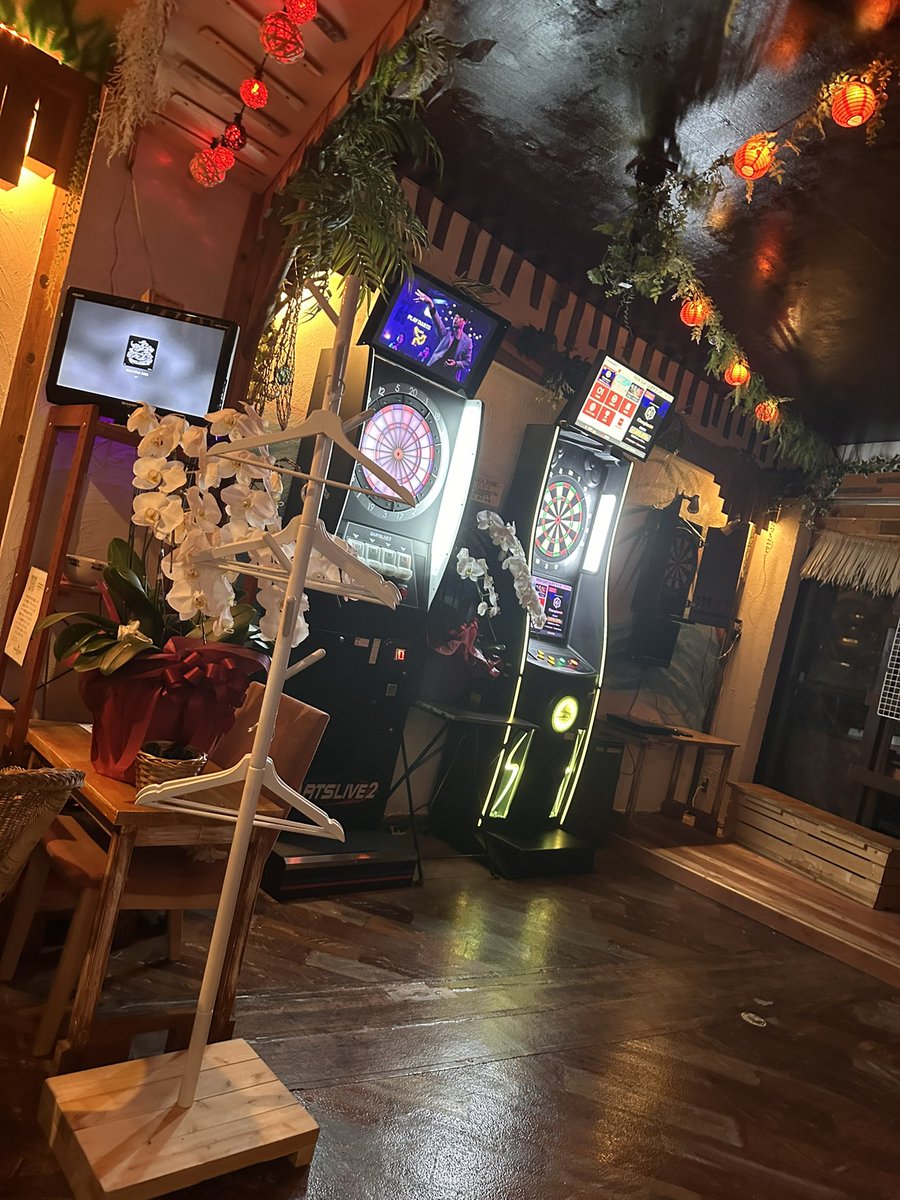 ambition5737's tweet photo. MAMA BASE＋ darts&amp;cafeにきました！
千葉県市川市
初見の店は未だに緊張する！！
おしゃな店内です。
#DartsLIFE #ダーツ好きと繋がりたい #ダーツ #コソ練 #ごはん https://t.co/J0wsEwWWXl