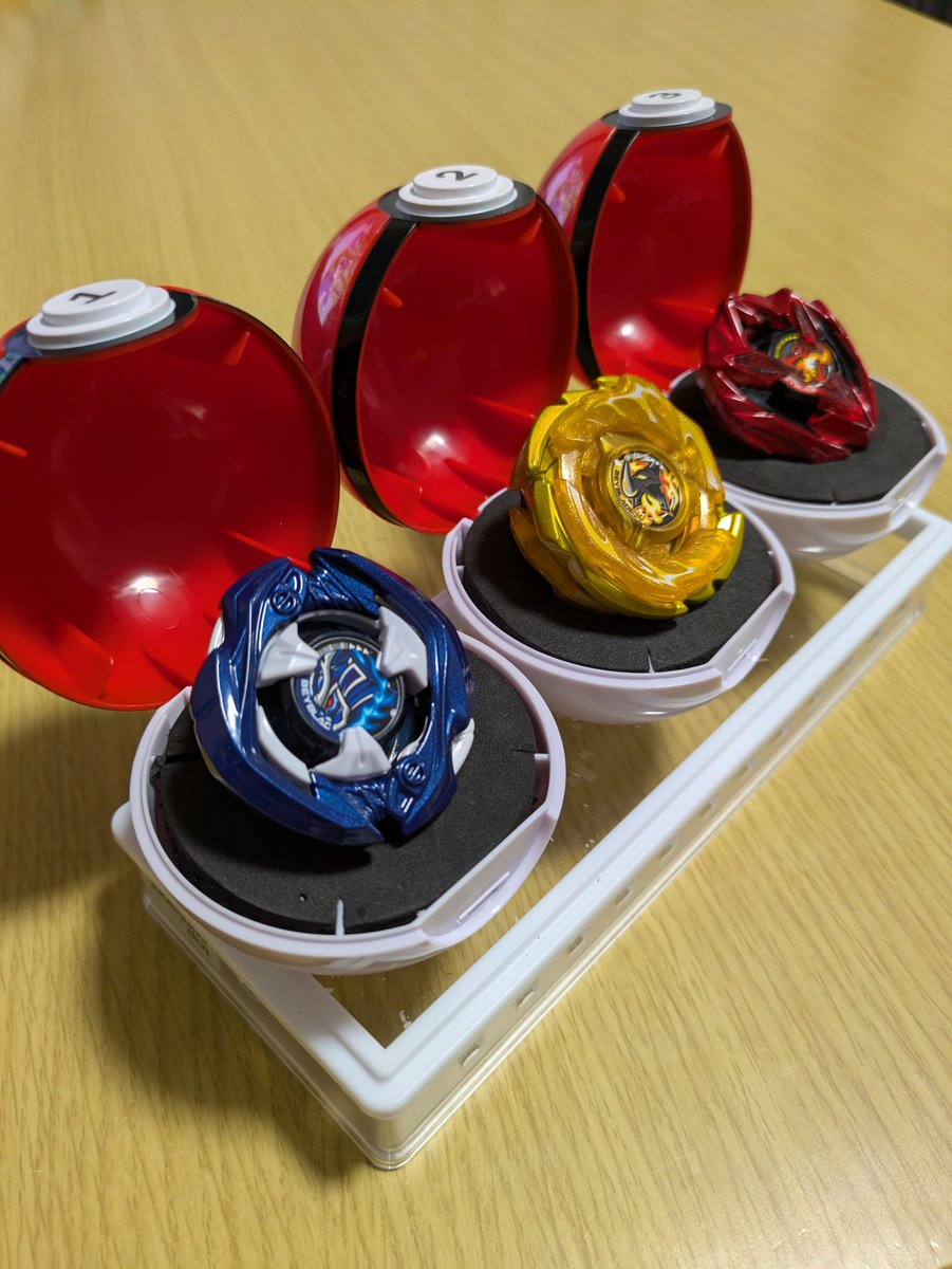 nm160lr's tweet photo. 夫氏、3on3デッキケースを自作‼️
8月2日はコレを持って参戦予定‼️
⚠デッキ内容は異なります（？）笑 https://t.co/Q0be8UZVWk