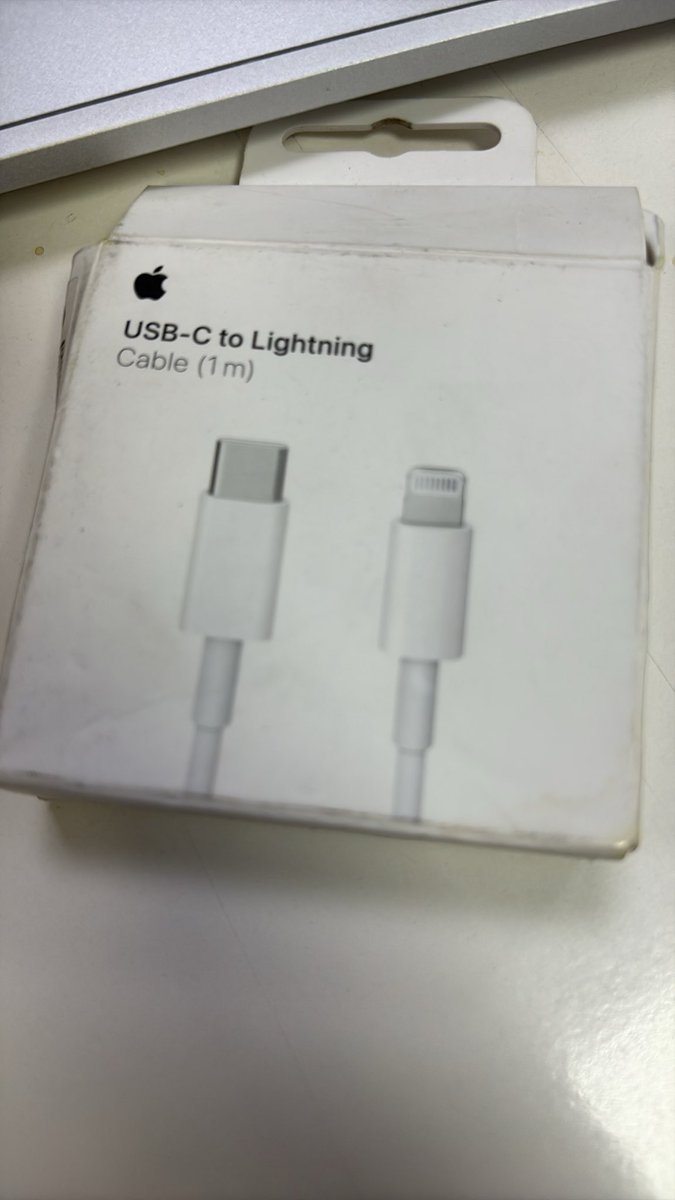 mukshukla's tweet photo. @Apple 3 months to bought cable and not working since last 1 month, visited service centre and told that cable is damaged on top. Very surprise this is the service if not than quality of product who’s should be doubt? Same no action on complaint https://t.co/UBIq0AsSJ7