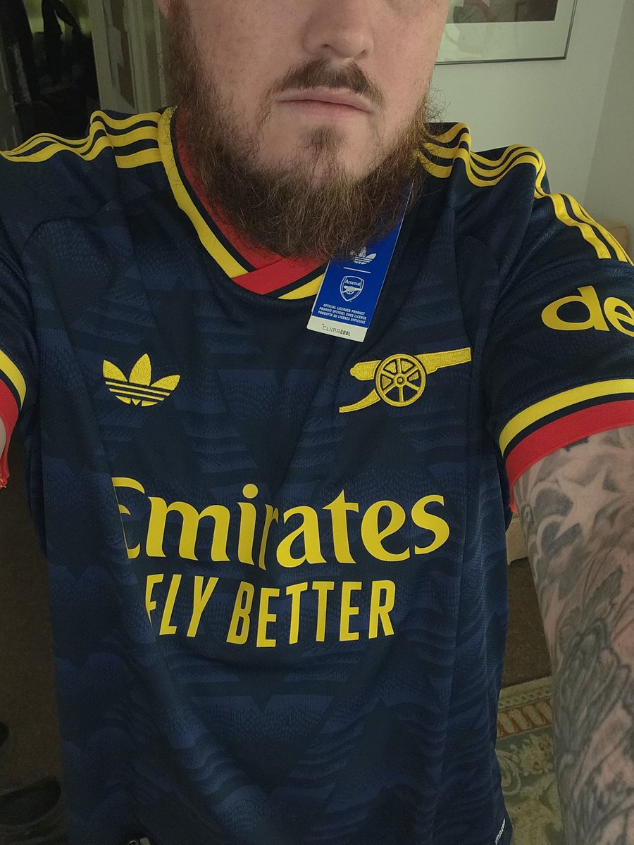 stefh414's tweet photo. @NathanPanter_52 Iv picked up all of these in the last 1 week, my sister bought me the blue and silver away kit, and I chucked in the PSG away kit from 2000/2001 season https://t.co/XtwXik4AHb
