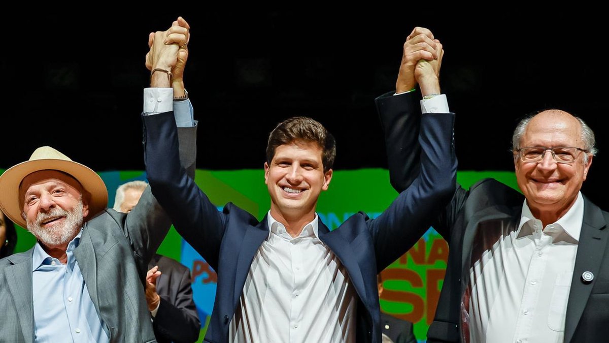 LulaOficial's tweet photo. É uma honra caminhar ao lado do PSB nessa jornada em defesa da democracia e de um Brasil mais justo, desenvolvido e com oportunidades para todos.

Nossa aliança é construída com diálogo, respeito e compromisso com o povo brasileiro. Seguiremos unidos, somando forças para fazer o Brasil continuar avançando. 🇧🇷

📸 @ricardostuckert