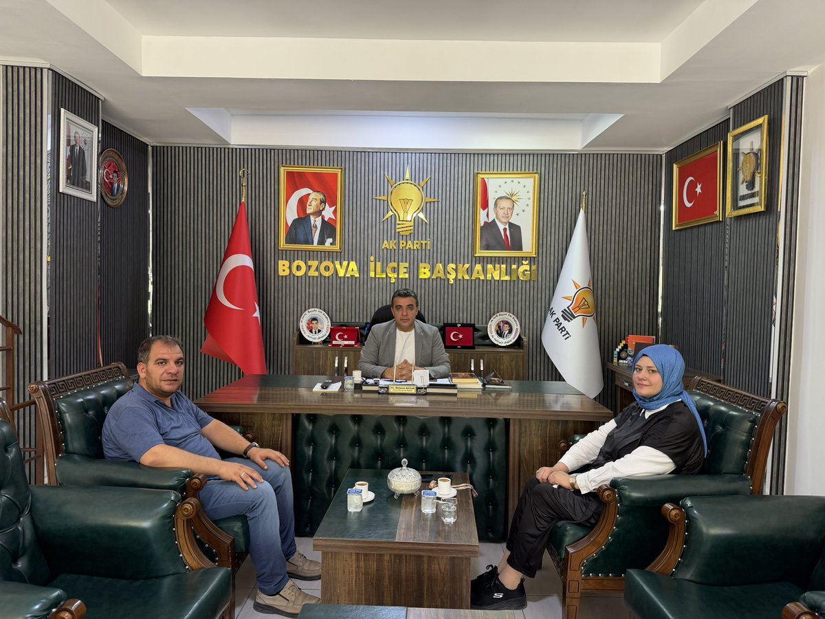 Bozovaism's tweet photo. Akçakale İlçemize Aile Hekimi olarak atanan İlçe Sağlık Müdürümüz Dr. Merva TEMİROĞLU veda ziyaretleri kapsamında AK Parti Bozova İlçe Başkanı Av. Mehmet AKGÜN’ü ziyaret ettiler.
@merva_nimetoglu @ErhanBerkDR @drmemisoglu https://t.co/10UAovys5I