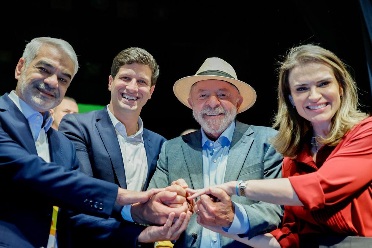 LulaOficial's tweet photo. É uma honra caminhar ao lado do PSB nessa jornada em defesa da democracia e de um Brasil mais justo, desenvolvido e com oportunidades para todos.

Nossa aliança é construída com diálogo, respeito e compromisso com o povo brasileiro. Seguiremos unidos, somando forças para fazer o Brasil continuar avançando. 🇧🇷

📸 @ricardostuckert