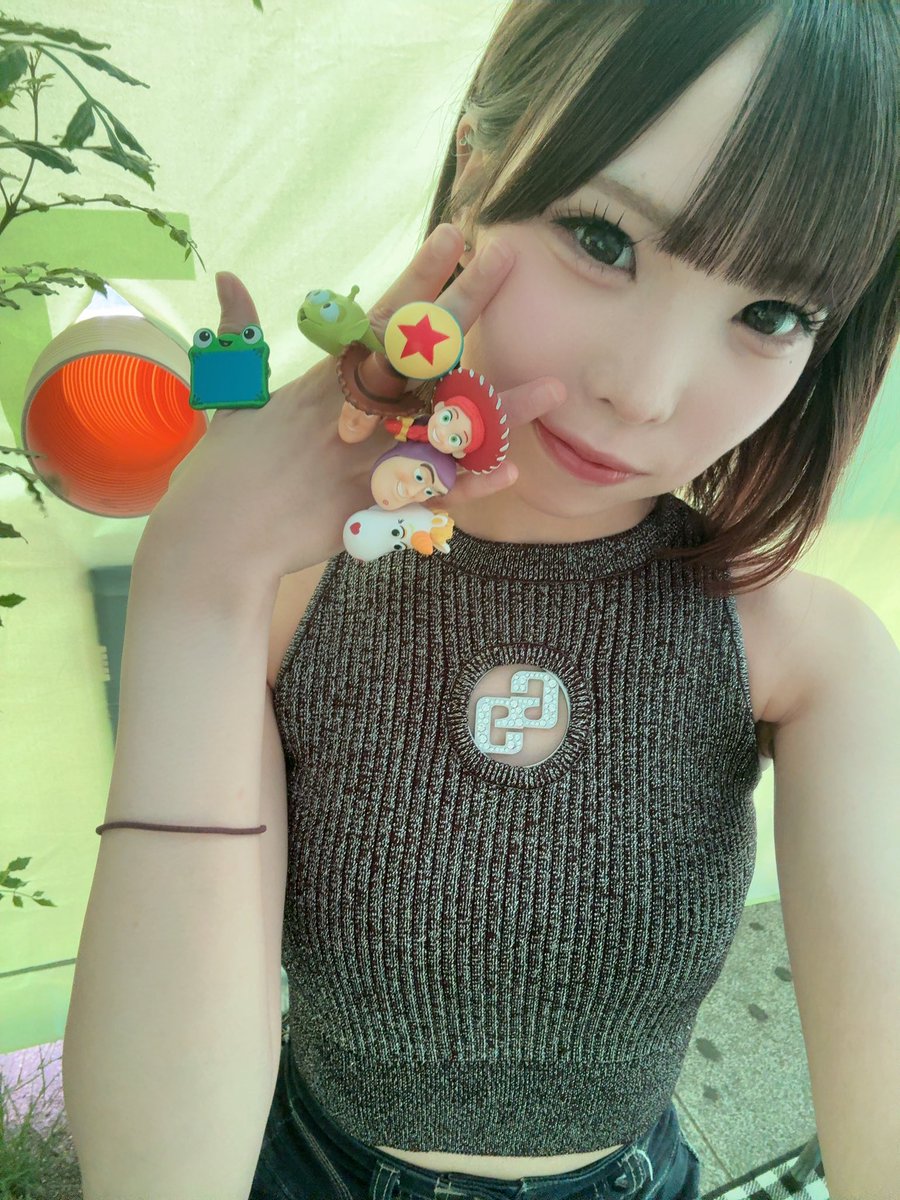 yuki_meari's tweet photo. とんぼりありがとうございました✨️✨️

きょうも暑い中立ち止まって見てくれたり会いに来てくれてほんとにありがとう！！
はじめましてさんにお久しぶりさんにたくさんでうれしかったよー！

きょうは7月ラストライブやったらしい！
7月もたくさんありがとうでした♡ https://t.co/cgEw90PVNx