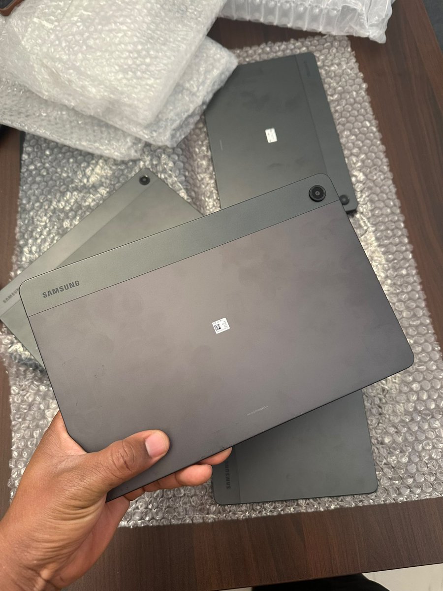 Deep_Vee's tweet photo. Samsung Galaxy Tablets for sale. 
Mk650,000.00
📌11 Inch display 
📌5G connectivity 
📌4GB Ram
📌64GB Storage https://t.co/L7S1fQAJLr