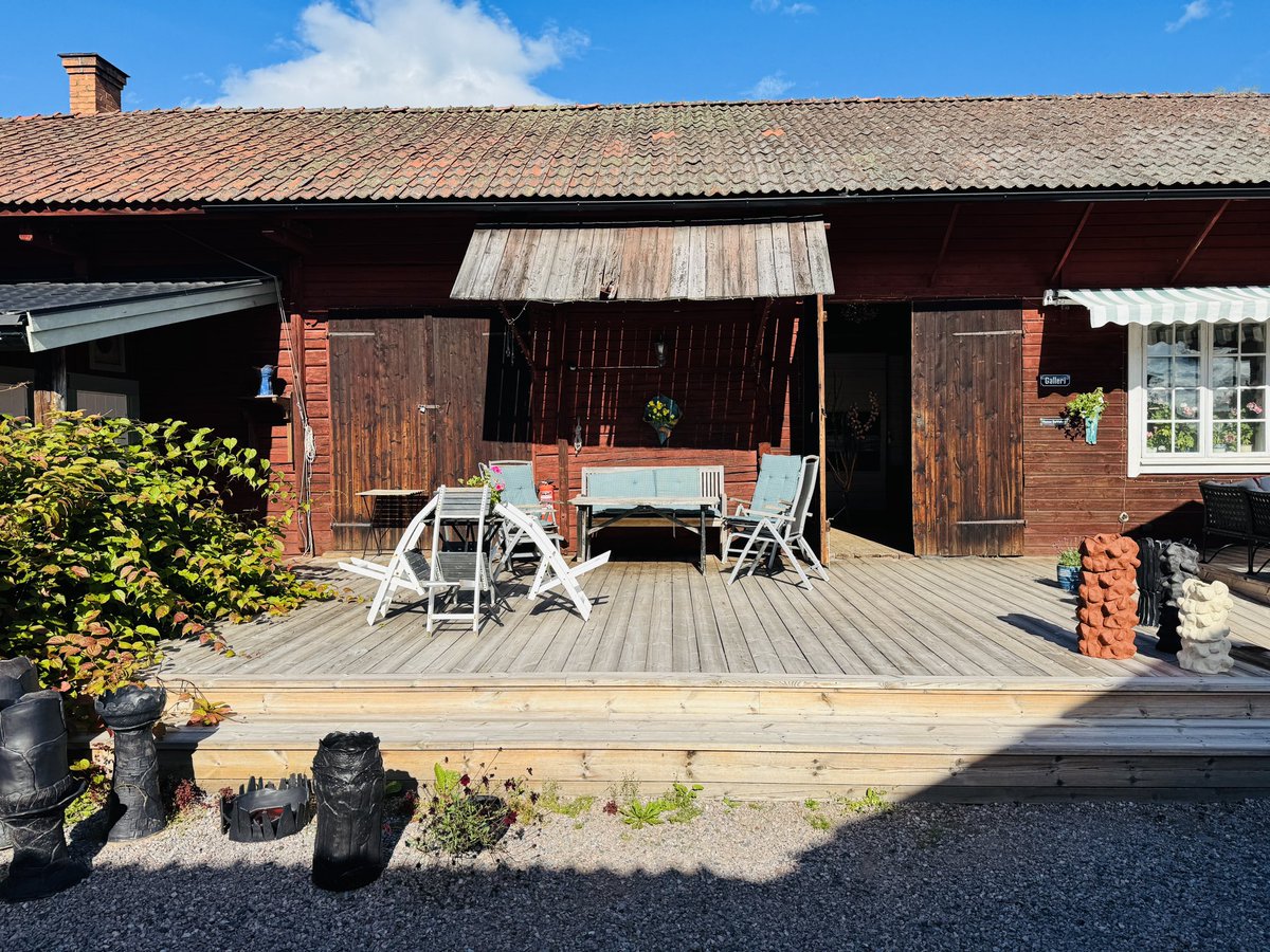 RasmusDahlstedt's tweet photo. Sommarutställning i Leksandsladan

Min farbror Manne Dahlstedt ställer ut i ladan. Eva Holmbergs keramikbutik är öppen.
Utställningen pågår till och med 9 augusti. Siljegårdsvägen 12, Åkerö, Leksand.

Välkommen! https://t.co/C6csaqI6nl