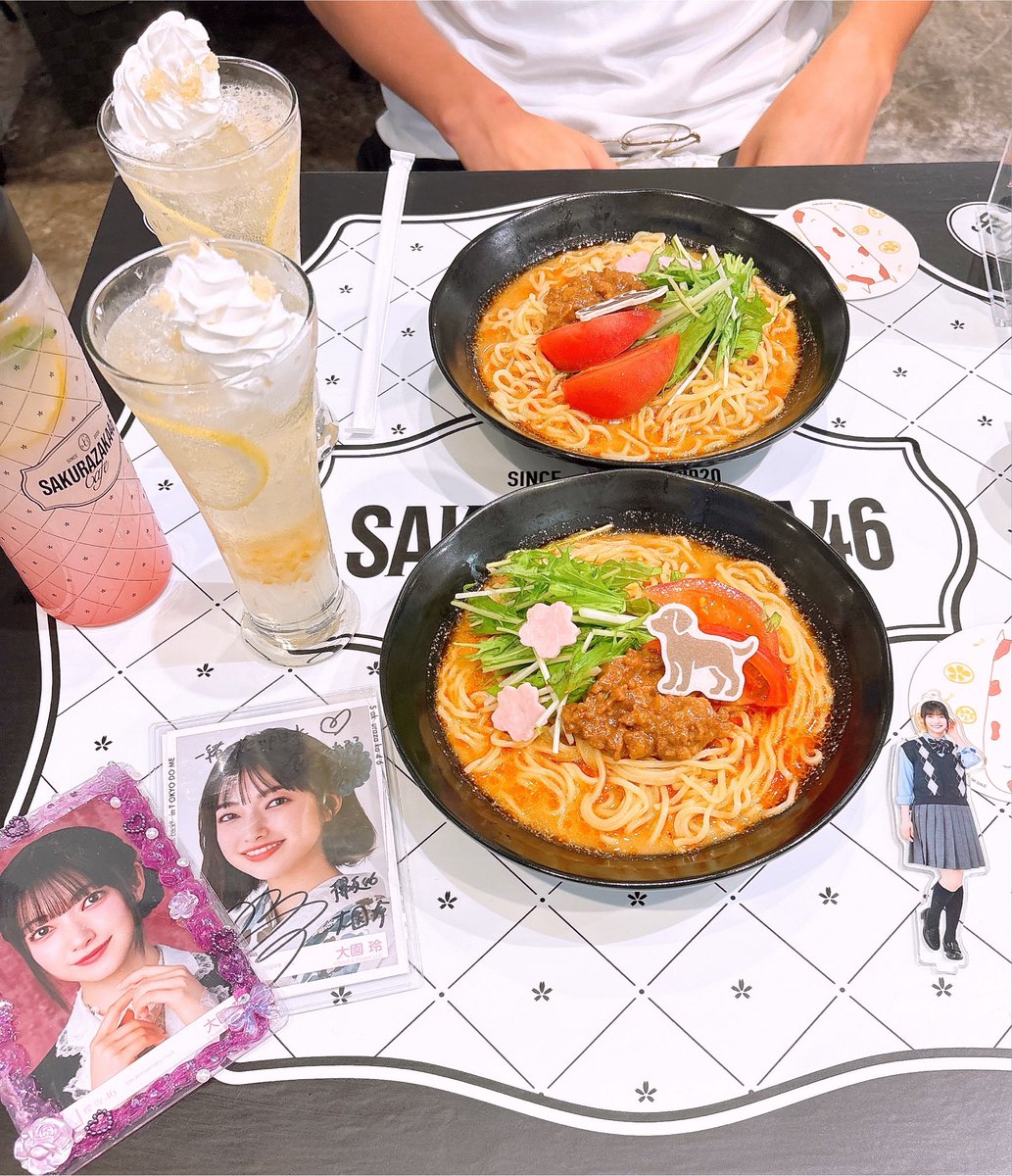 skz_OR418's tweet photo. 櫻坂カフェinあべの
研修後で頑張って良かった🌸

 #櫻坂46 
 #櫻坂カフェ
  #大園玲 https://t.co/duRviGdGEa