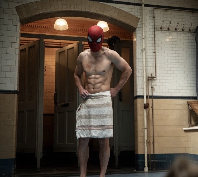 Plancoller's tweet photo. @DreamyTimo @RealChalamet Ratmothee compared to Tom and Jacob? Lol. These delusional toxic stans online overhype their fave so shamelessly. Even Jacob, who isn’t super buff, still oozes way more manliness with that well-toned, medium-muscular build. https://t.co/i5gN9lMpFV