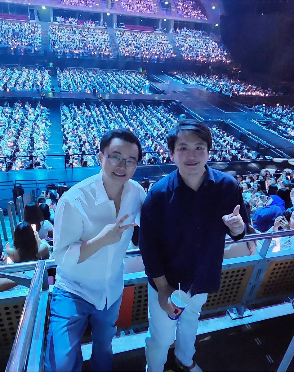 maybeitjan's tweet photo. พ่อ ๆ แม่ ๆ บ้านลิ้ม บ้านสุวิทยะเสถียร ละบ้านเอเอคือสองนิ้วตลอดไป 5555555555 https://t.co/keWw4CzeQE