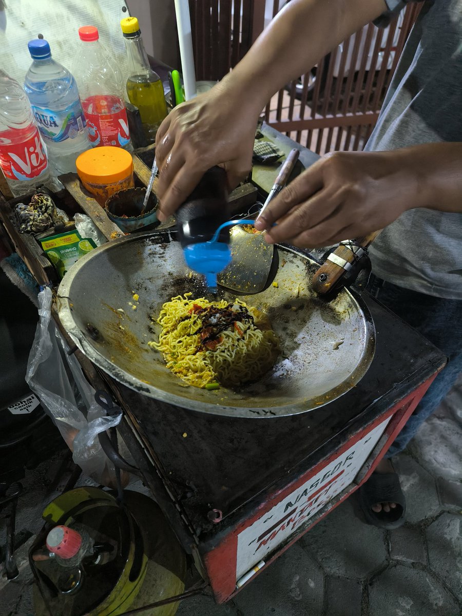 zaxlwrongway's tweet photo. @gojekindonesia jd beli mie tektek aje gw https://t.co/6c1OXVa5UV