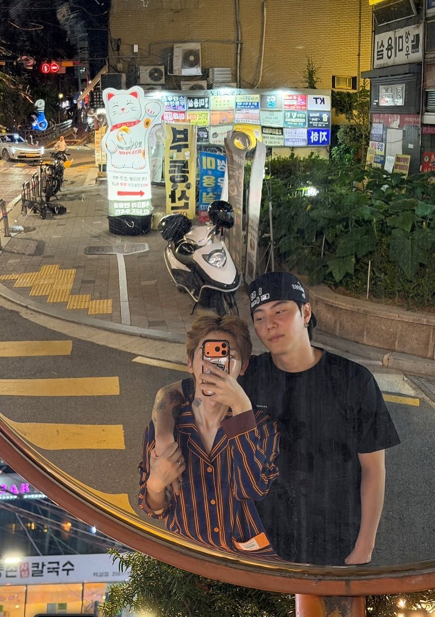 medialover0707's tweet photo. 🐱🐤어머머 준성호 연애한대요‼️
연하는 잠옷차림🤦‍♀️ 둘이 손도잡았대 미틴🧎‍♀️ https://t.co/FRIOfJK1TJ