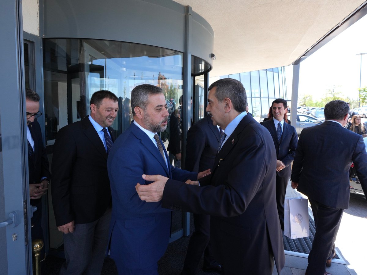 MvSuleymanOzgun's tweet photo. 📌 Millî Eğitim Bakanlığı

Millî Eğitim Bakanımız Sayın Prof. Dr. Yusuf Tekin’in başkanlığında, AK Parti Grup Başkanvekilimiz Sayın Özlem Zengin ve kıymetli milletvekillerimizin katılımlarıyla istişare ve değerlendirme toplantımızı gerçekleştirdik.

Türkiye Yüzyılı Maarif Modeli, eğitim yatırımları ve eğitimde kaliteyi artırmaya yönelik çalışmaları değerlendirdik.

Nazik ev sahipliği ve kıymetli değerlendirmeleri dolayısıyla Millî Eğitim Bakanımız Sayın Prof. Dr. Yusuf Tekin’e teşekkür ediyorum
