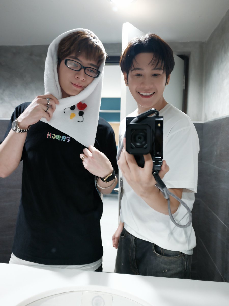jrwptm's tweet photo. มีพรีเซนเตอร์ส่วนตัวคนพิเศษ จ่ายค่าจ้างด้วยอะไรคะ😌

#PrachOfficial
#SingtoPrachaya
#คริสสิงโต https://t.co/6YdwbGDBUo