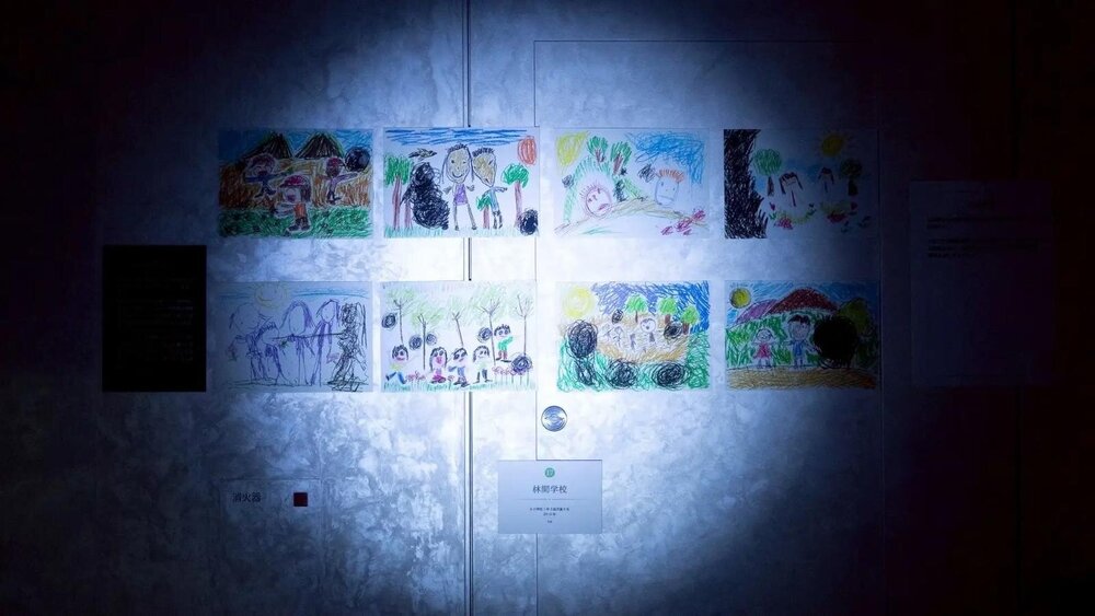 fashionpressnet's tweet photo. ホラー展覧会「閉館後の絵画展」名古屋で、暗闇で視てはいけない”禁視絵”を鑑賞 - https://t.co/PAUv2irwxk https://t.co/kiQuuV90CB
