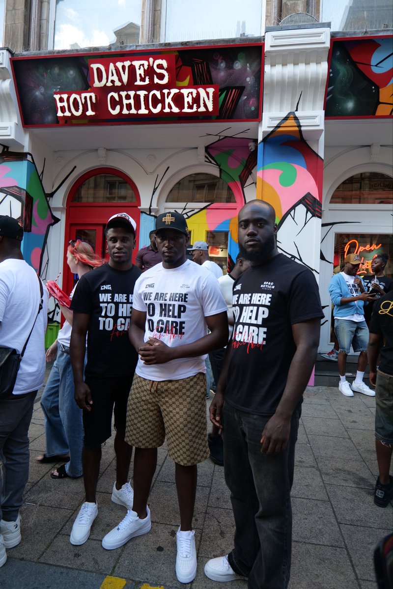 CNGcommunity_'s tweet photo. Sunday, we did what we said we’d do.

500+ people served across the borough of Croydon. Free meals, two stops, one message: Croydon has not been forgotten.

Thank you @hotchickendaves &amp; @kaspasdesserts 🤝 https://t.co/eg5R3fk0qy