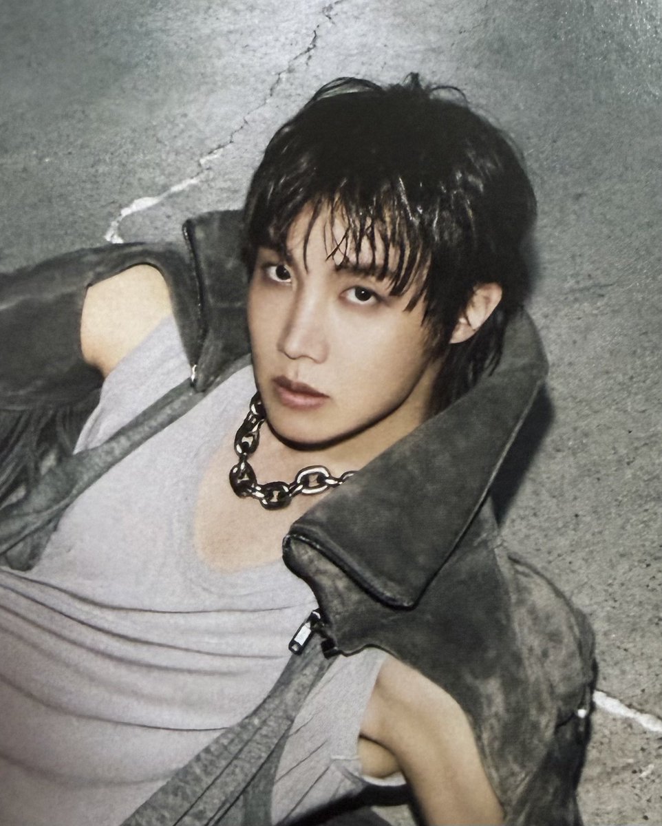 safetyzonehsk's tweet photo. pretty bedroom eyes https://t.co/q3FhdwxgbA