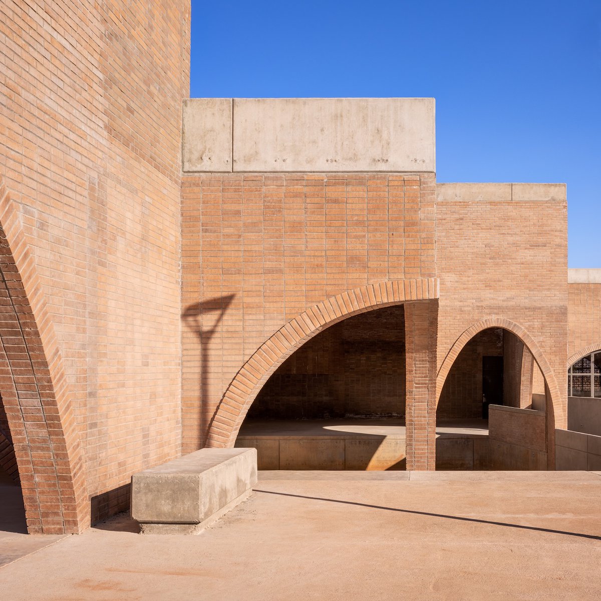 Architizer's tweet photo. #ProjectOfTheDay: Community Development Center by Fernanda Canales
Organized around patios and terraces, this brick community center creates spaces for quiet daily use as well as large public events.
📍Mexico
Details: https://t.co/eTqOz3RIwt https://t.co/zJ4yi8LZev