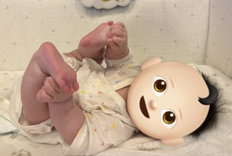 necomi180222's tweet photo. 娘っち自分の足を発見したらしい👶🏻👣

ずっと掴んでる🧸 https://t.co/KYX1C74GGa