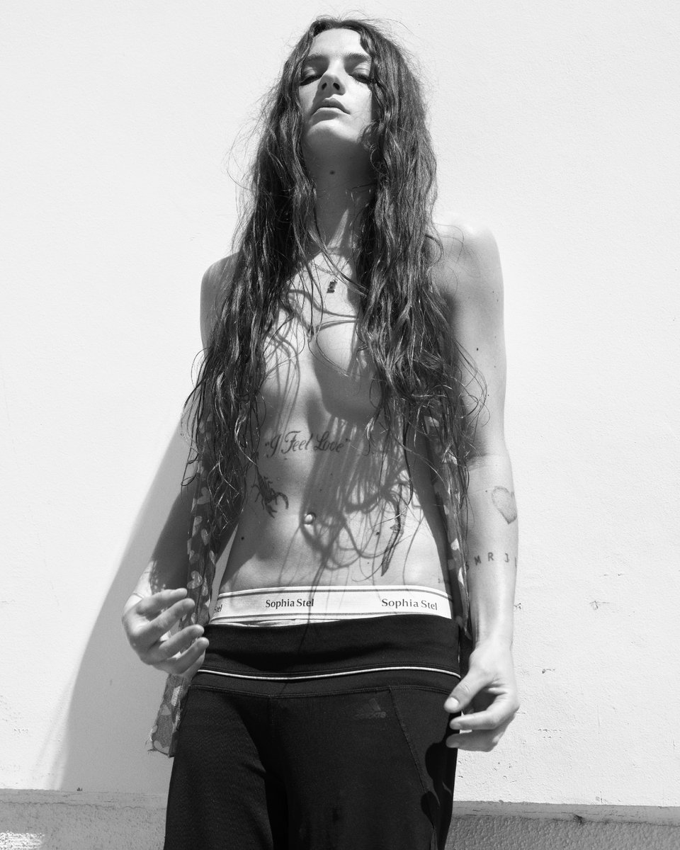 wonderlandmag tweet picture
