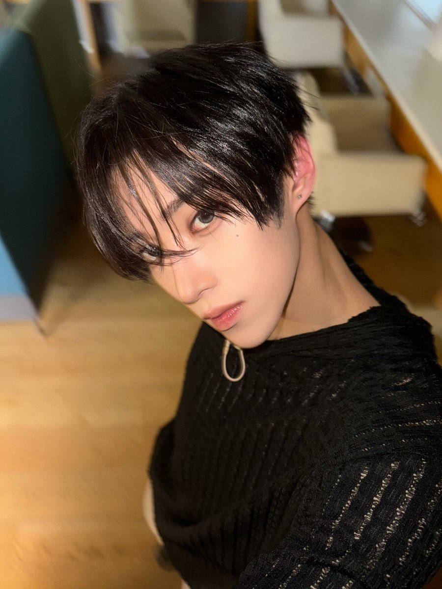 ZJH_27's tweet photo. 260730 #아르노 🌑 https://t.co/mslLhmdCi8