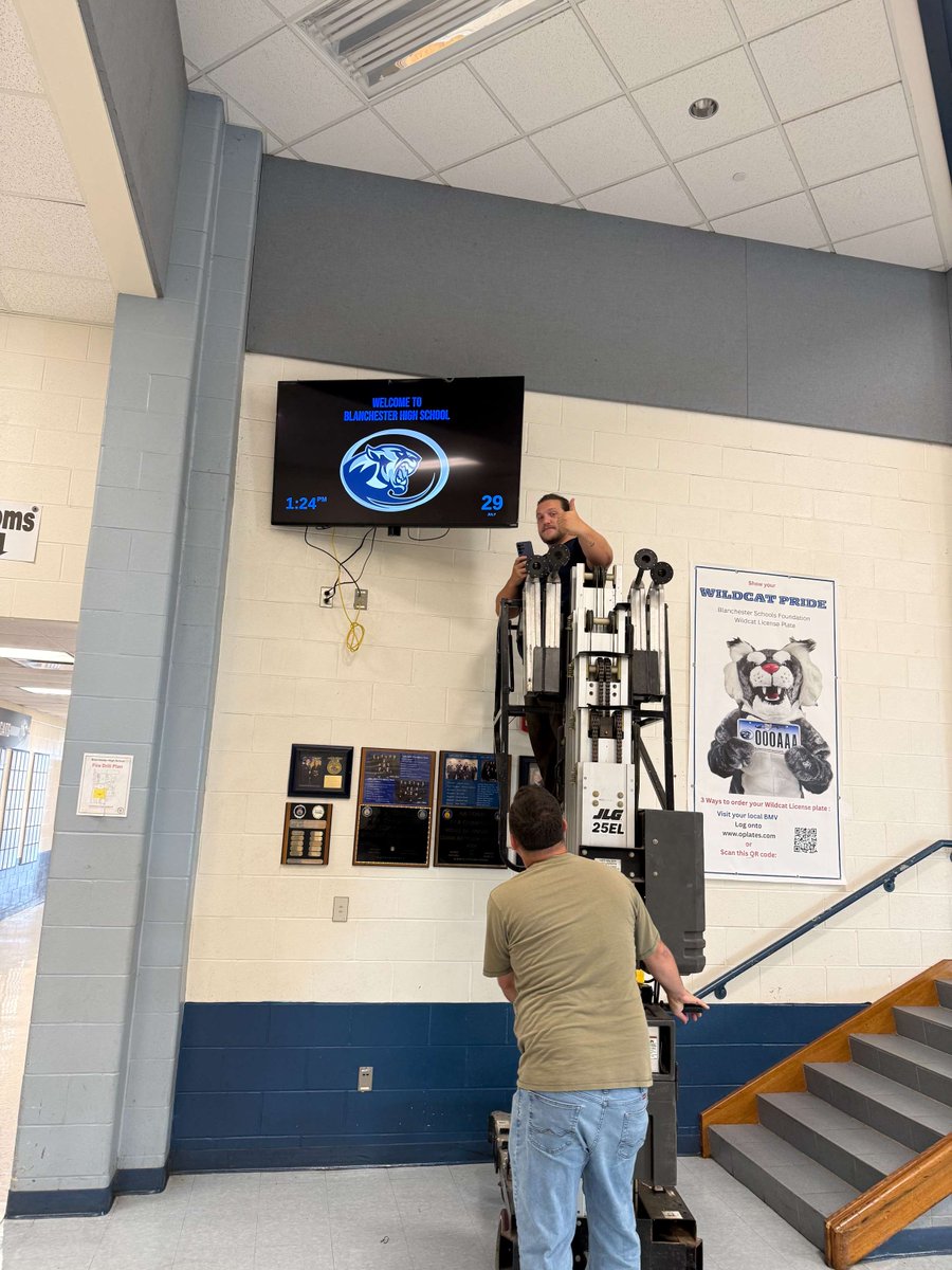 ForwardEdgeOH's tweet photo. This week, our team visited Blanchester High School to install new Rise Vision Chrome boxes, ensuring their campus communications and digital signage are ready to roll for both students and staff. We're proud to support our partner schools with seamless tech integration for the upcoming school year!

@blanschools @RiseVision #bluepride #blanchesterlocalschools