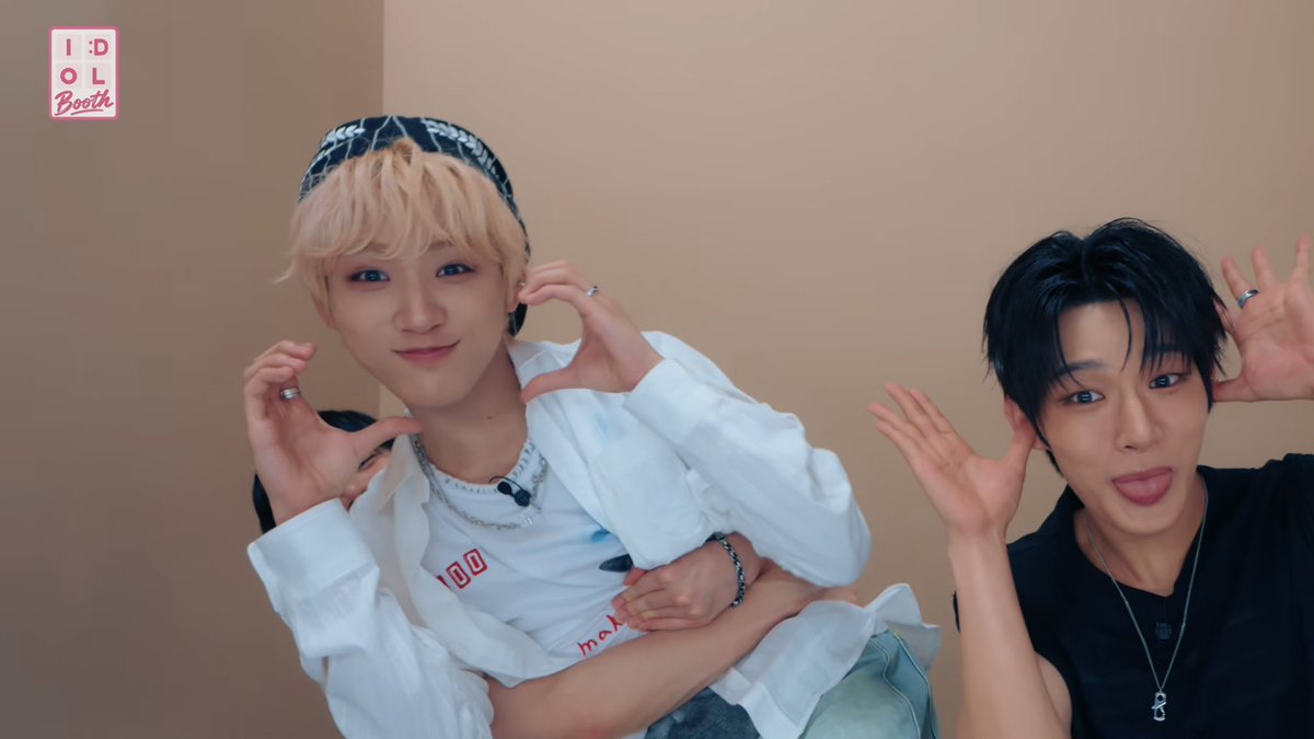 woojoodaestar's tweet photo. DON’T TOUCH ME THIS IS SO FREAKING CUTE I’M GONNA COMBUST https://t.co/a2fRsD36u0