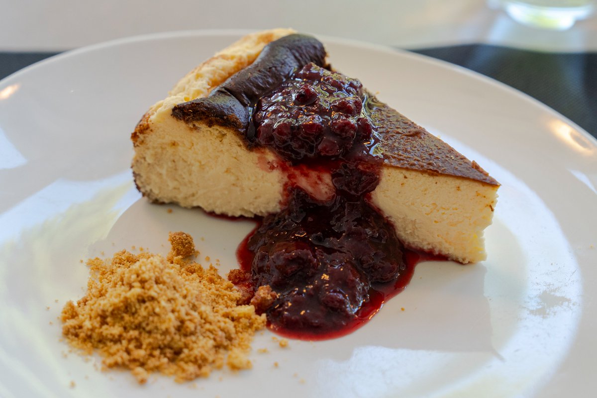 zenithoteles's tweet photo. Hoy tienes una buena excusa para disfrutar de un buen trozo.

Te recomendamos la del Restaurante Nadir de Zenit Conde Orgaz. Deliciosa!!! 

#DíaMundialdelaTartadeQueso https://t.co/Lrnylmu3DG