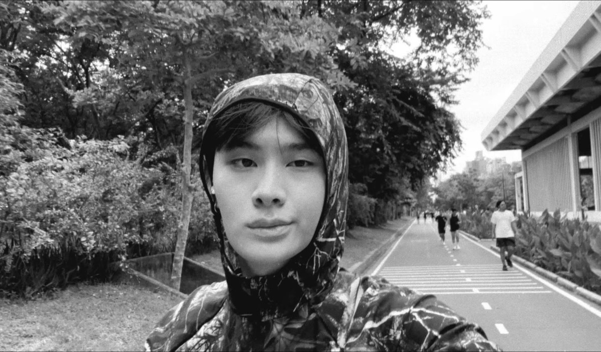 kimtaeOpas's tweet photo. เอ้นดูฮีอ่ะ เพื่อนบิดหมด🤏🏻 https://t.co/wNpFmI6qd1