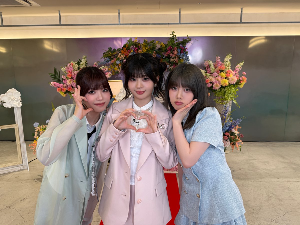 official__ME_I_'s tweet photo. 📸:⊹˚₊ Behind Photos.

[ "花咲く道" リリース記念 YouTube企画 ५🌷⋆* ]

✧ 花咲く道へ♡ 姫が最後に選ぶのは誰!?
✧ ME:I フォトスタジオ📸 最高の1枚を撮影しよう！

https://t.co/e75L7ODczs

#ME_I_花咲く道
#ME_I #ミーアイ #미아이 https://t.co/de54PevmDo