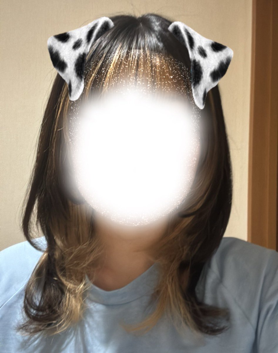 carendula_r's tweet photo. めっちゃセルフカットした！美容院に行くお金が無いからです https://t.co/ZfxV7sNOcl