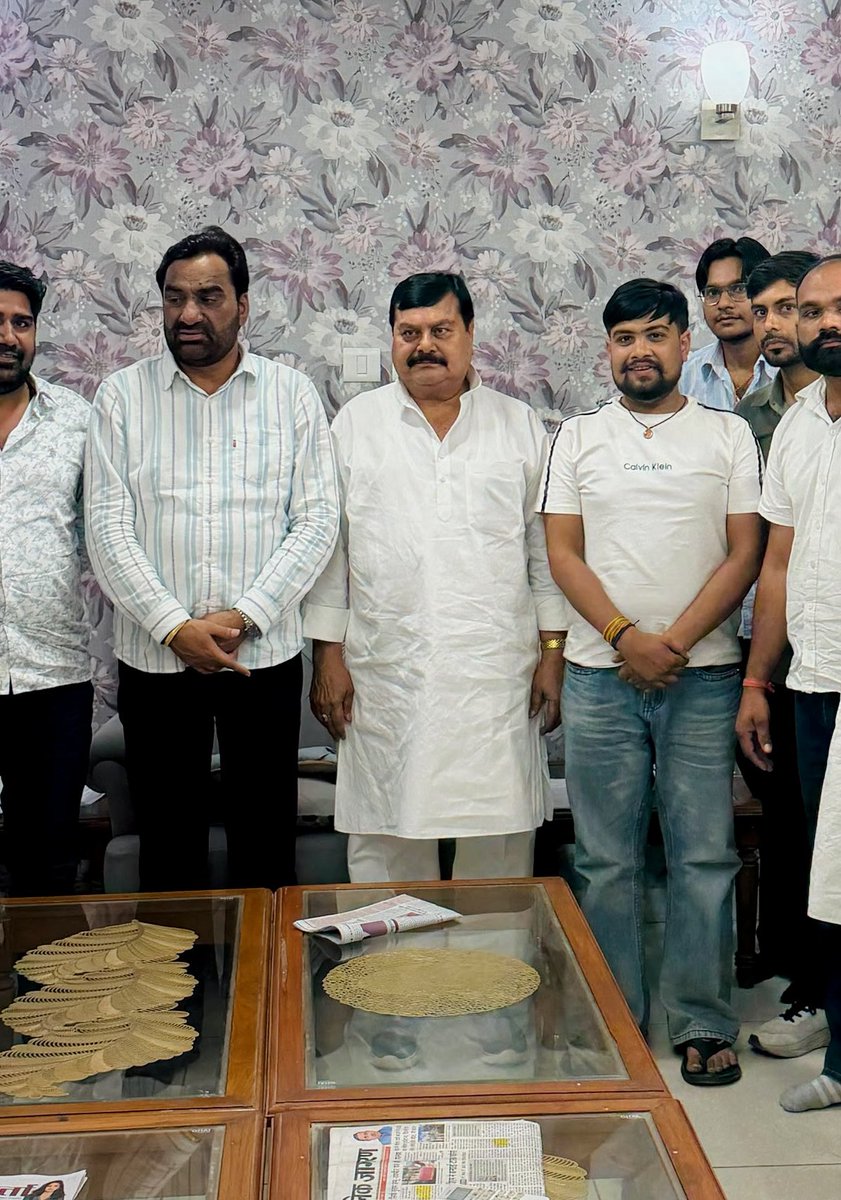 JattVicke's tweet photo. कल शाम नई दिल्ली RLP सुप्रीमो भाईसाब हनुमान बेनीवाल जी के आवास पर (जहानाबाद- बिहार) से लोकसभा सांसद श्री सुरेन्द्र प्रसाद यादव से मुलाकात हुई 

@hanumanbeniwal
@iSurendraYadav 

#hanumanbeniwal #rlp #treding #highlights #vickechaudharyrlp https://t.co/7jS7HJoecy