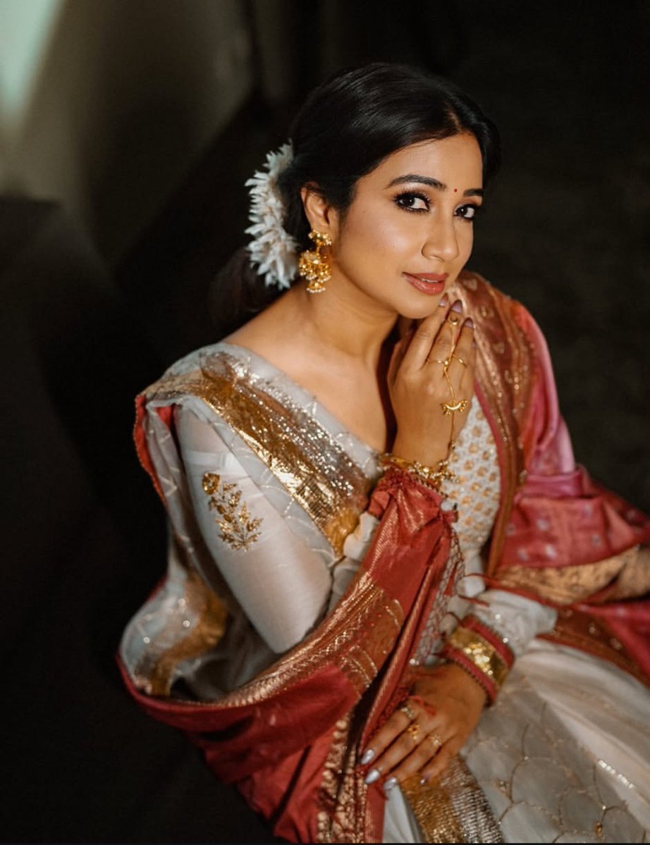 Sgian_isha's tweet photo. Maa Saraswati 😭❤️🙏

@shreyaghoshal 

#shreyaghoshal #instagram #insta #love #explore #trend #shreya #SGtribe #TeamShreya https://t.co/x3BowDRiPz